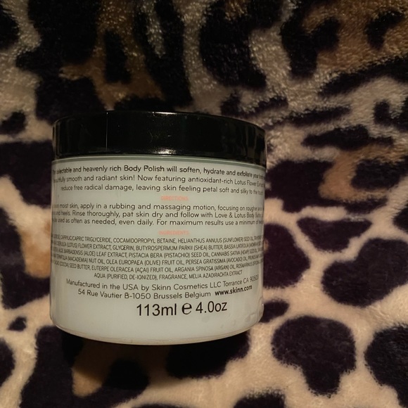 Skinn Love and Lotus Body Polish - Picture 2 of 3